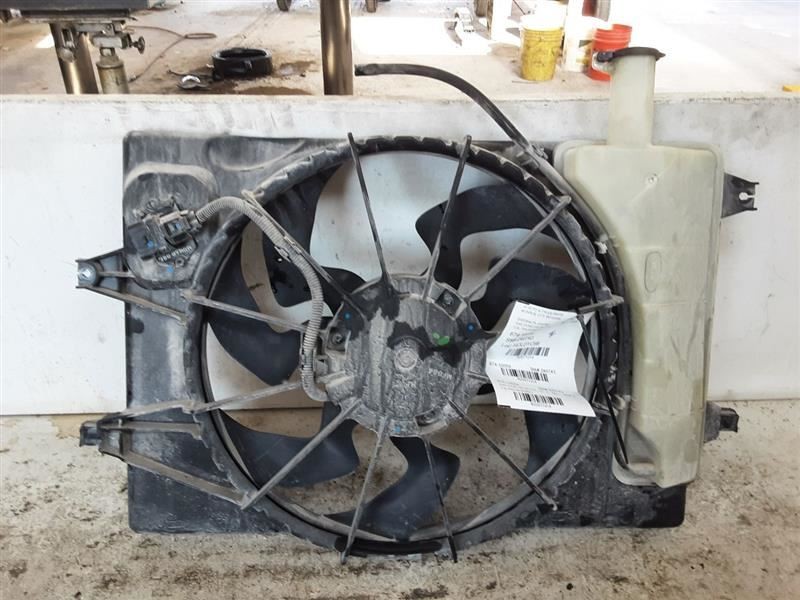 2018-2020 Hyundai Elantra Radiator Fan Motor Fan Assembly 2.0L Hatchback