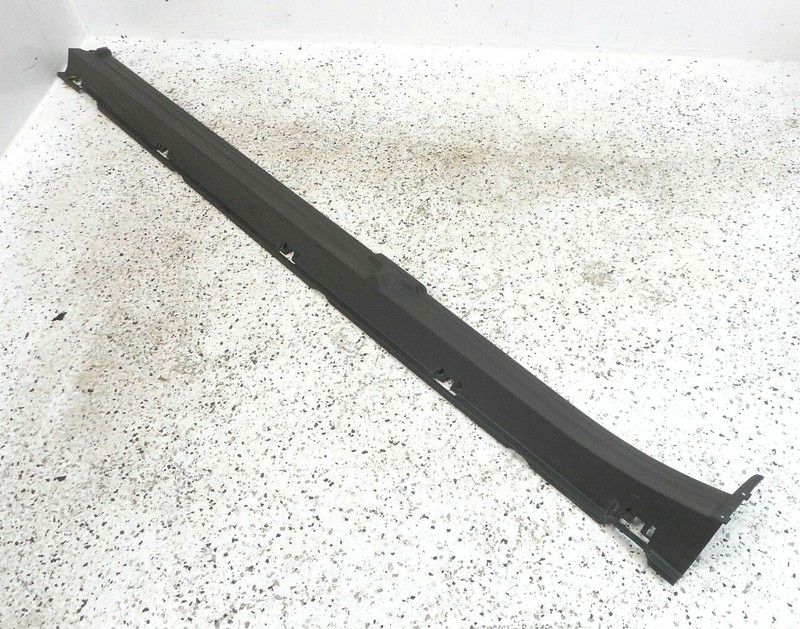 06 Cadillac SRX Driver Left Rocker Panel Side Skirt Trim Moulding OEM