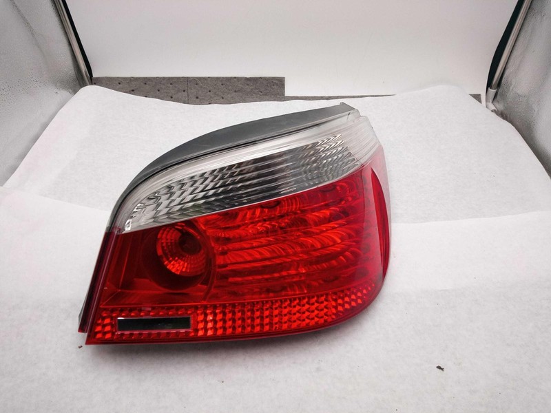 Used Right Tail Light Assembly fits: 2004 Bmw 525I red and clear lens Right Grad