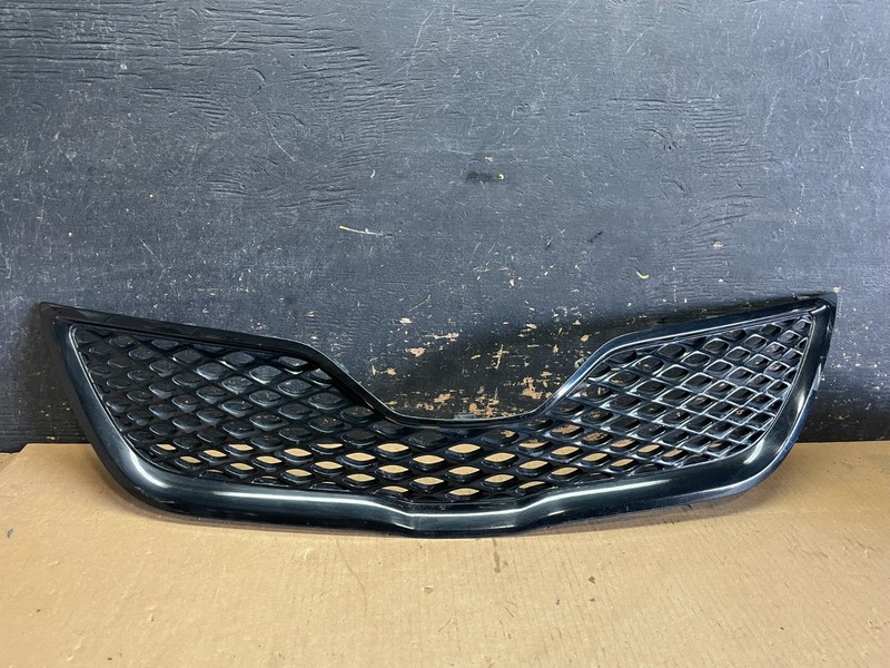2010 to 2011 Toyota Camry Front Upper Grill Grille AA2264 DG