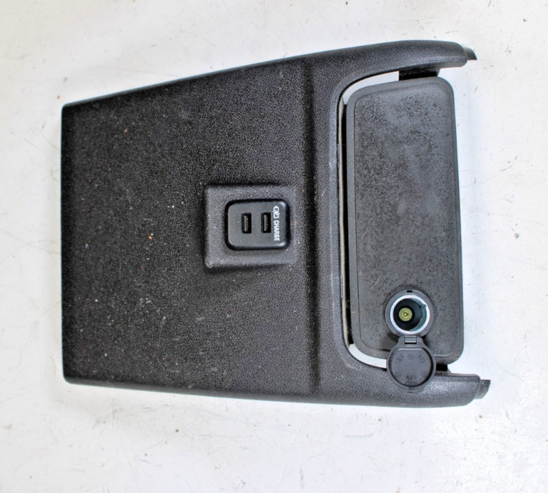 2013-2017 GMC ACADIA CHEVY TRAVERSE GM EBONY CENTER REAR CONSOLE PANEL 23122687
