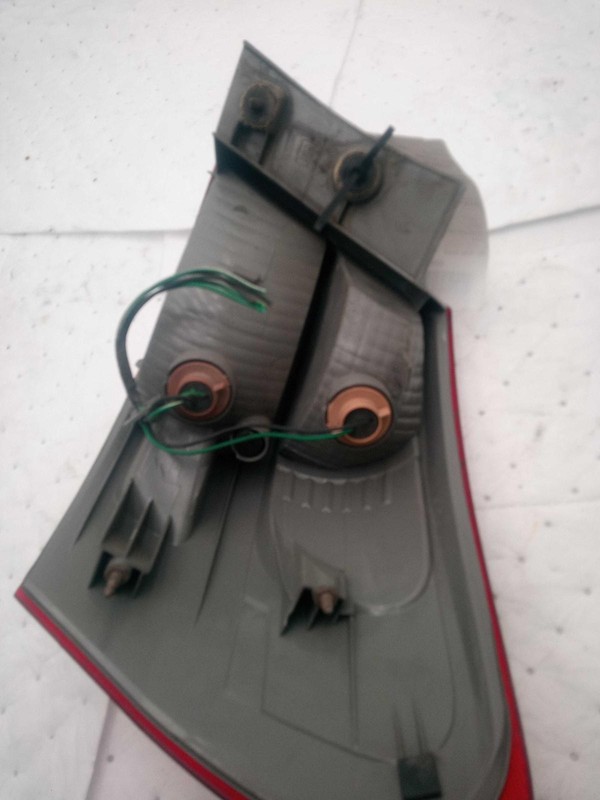 2014 Nissan Rogue Left Tail Light Assembly Silver Used 389598 146K Miles