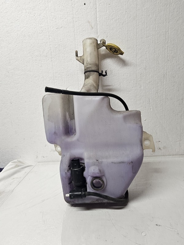 Washer Reservoir For 2011-2016 Dodge Grand Caravan With Pump