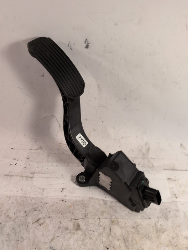 09 10 PONTIAC VIBE GAS ACCELERATOR PEDAL OEM