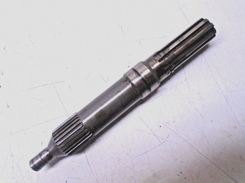 CE5 Volvo Penta Genuine OEM Marine Upper Bell Housing Input Shaft 832941