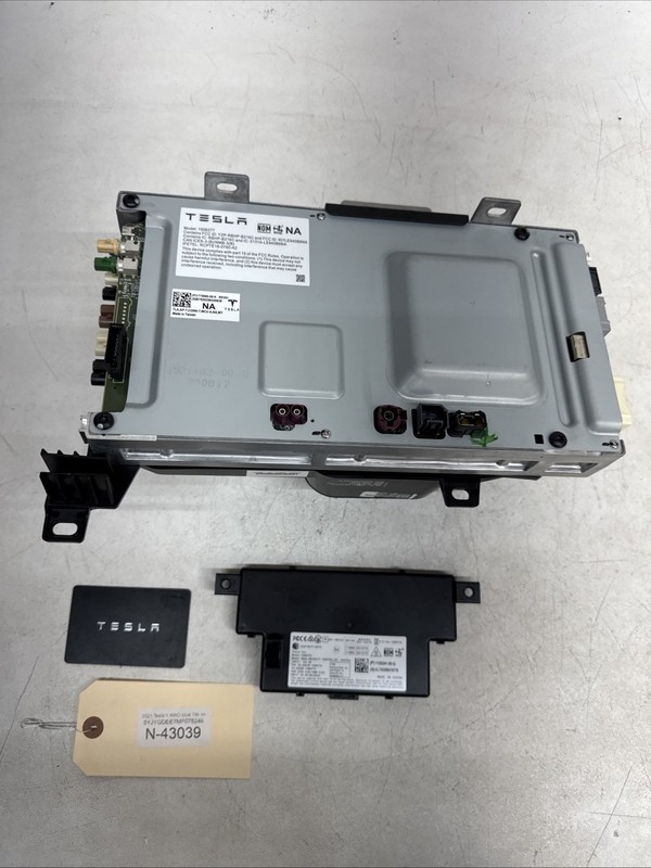 2021 Tesla Model Y AWD MCU Computer w/sec&key Intel 1775000-00-K 43039 U1