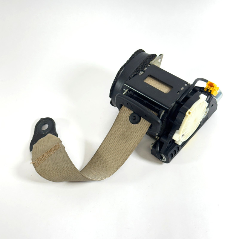 📌 2010-2014 MERCEDES W204 C250 C300 REAR LEFT SIDE SEAT BELT RETRACTOR OEM