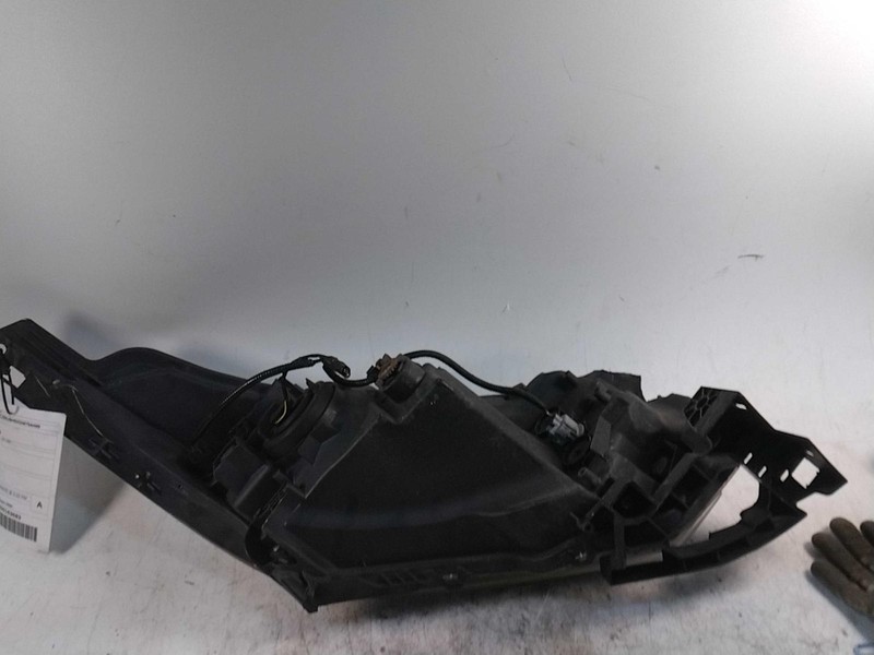 2016-2018 Honda HR-V Left Headlight Assembly Grey OEM Used 23481 146K Miles