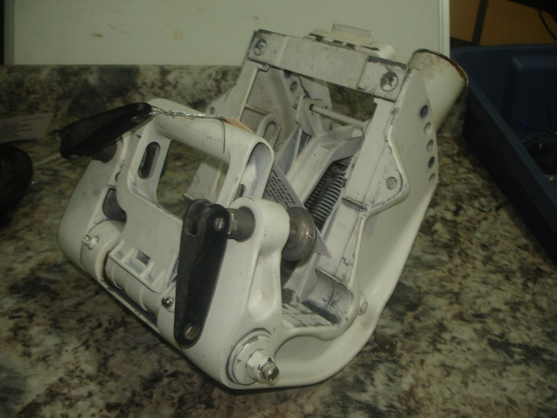 1993 Johnson 15hp transom mount bracketJ15RETBboat motor part bin 745