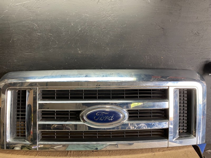 2008 to 2014 Ford Econoline E150 E250 Front Upper Chrome Grill Grille P3828 DG