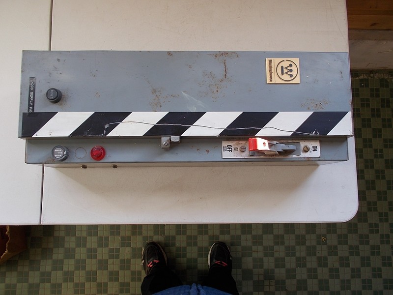 Westinghouse B204S1AAA-BJ2LT Starter Disconnect Switch & Enclosure, Model A