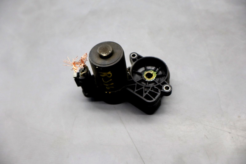 14-20 Maserati Ghibli Rear Right Emergency Brake Caliper Motor 06700388410 OEM