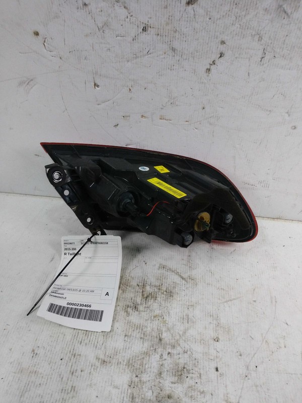 2015 Chrysler 200 Right Tail Light Assembly Red OEM 345139 Used 120K Miles