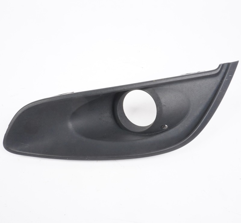 2016 - 2019 Buick Cascada Front Right Bumper Fog Light Cover Bezel Trim OEM