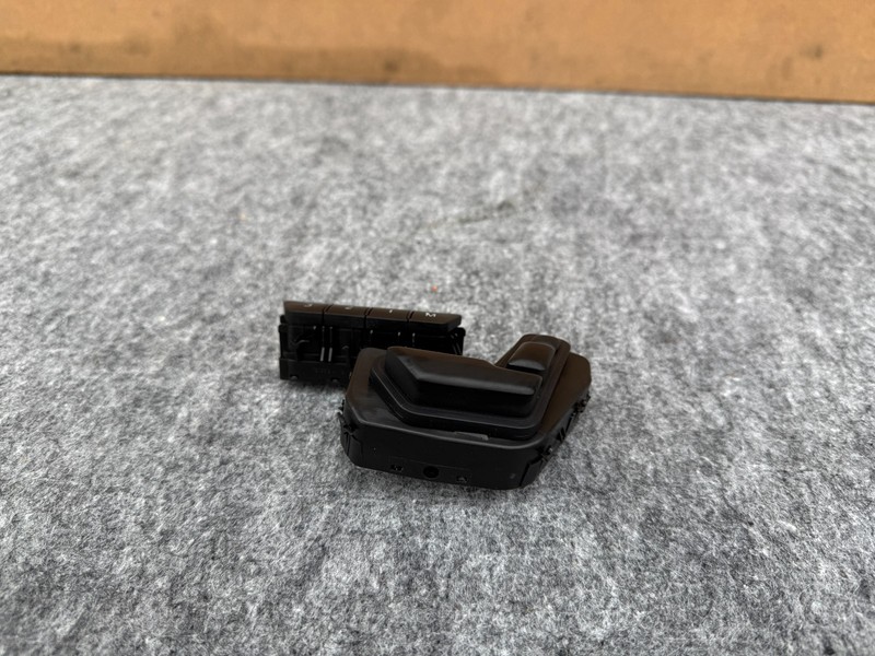 INFINITI QX30 17-19 OEM FRONT RIGHT PASSENGER INTERIOR DOOR SEAT CONTROL SWITCH