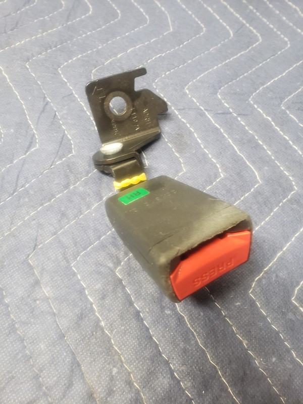 2017-2018 HYUNDAI ELANTRA REAR RIGHT SEAT BELT BUCKLE OEM 88830-F3000