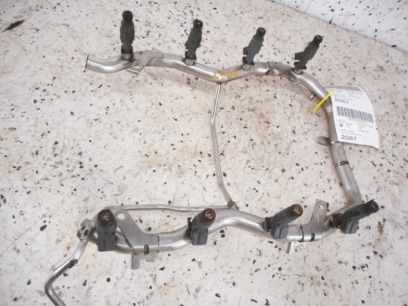 BMW X5 4.4L Fuel Injection Rail W/ Injectors OEM 2003 03