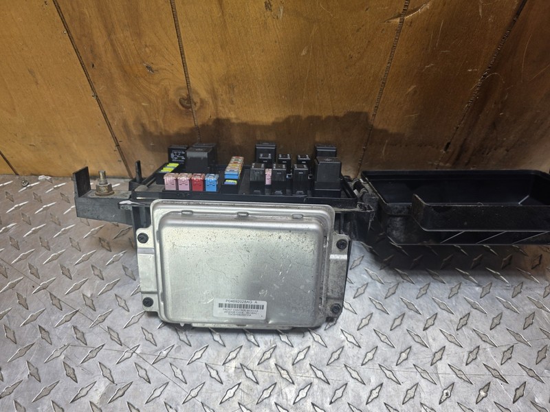 Chrysler 300 Charger Magnum TIPM Fuse Box FCM P04692031AH OEM Module