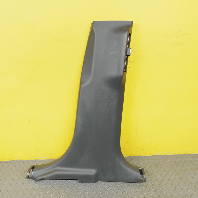 2024-2025 HYUNDAI SANTA FE RIGHT SIDE B PILLAR LOWER TRIM PANEL OEM 85845R6000