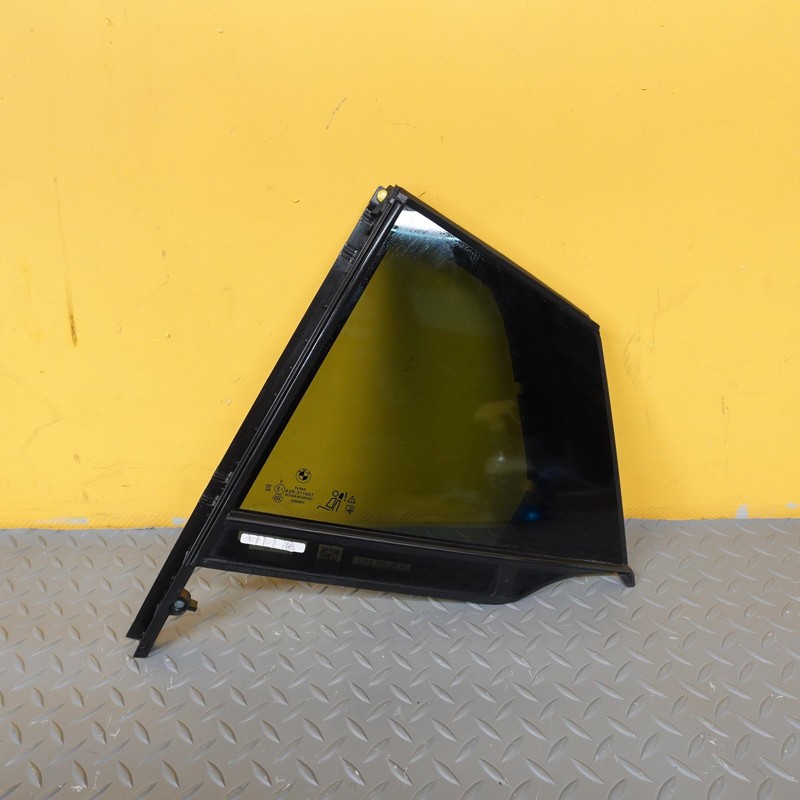 2024-2026 BMW X2 U10 REAR LEFT SIDE DOOR FIXED VENT GLASS OEM 5A30365