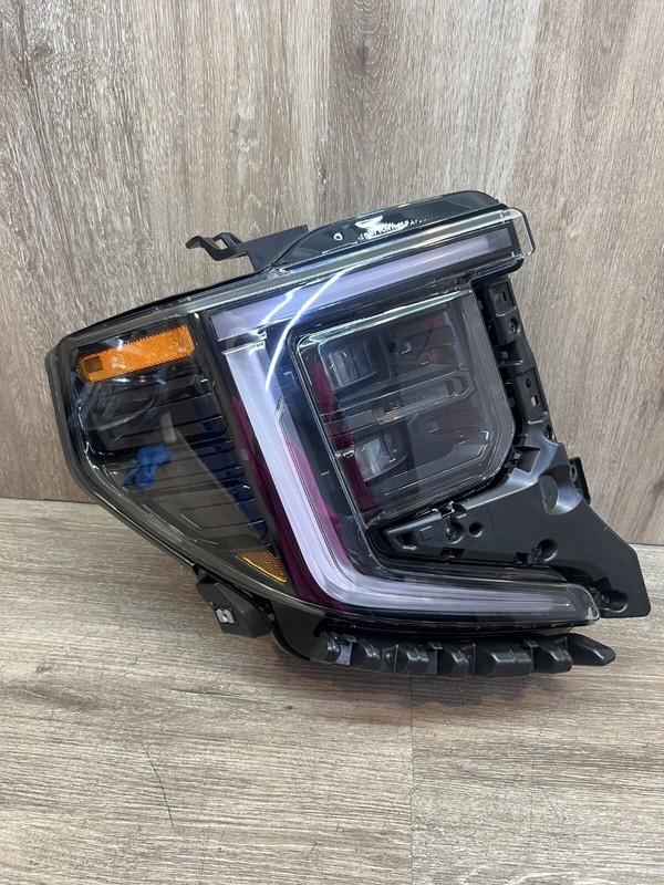 2022-2024 GMC SIERRA 1500 RH HEAD LIGHT ASSY OEM