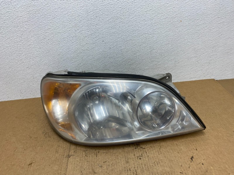 2002 to 2005 Kia Sedona Right Passenger RH Side Headlight Oem ac3289 DG