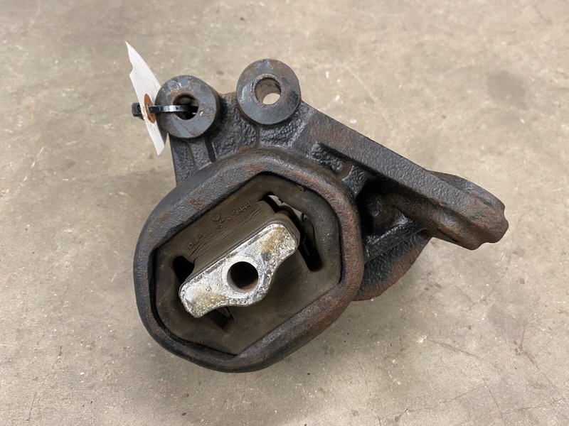 ⭐09-18 DODGE RAM 1500 5.7L FRONT LEFT ENGINE MOTOR MOUNT BRACKET OEM LOT2362