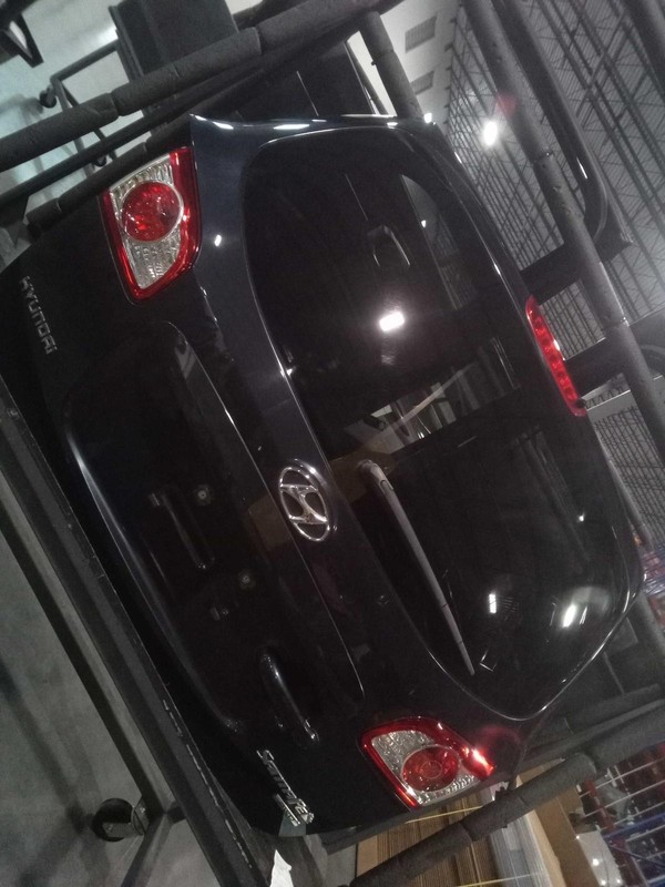 Used Deck Lid fits: 2011 Hyundai Santa fe w/rear spoiler w/o rear view camera Gr