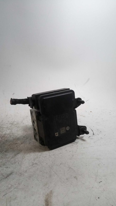 2015 Volkswagen Passat ABS Pump & Motor Assembly OEM 136K Miles Grey
