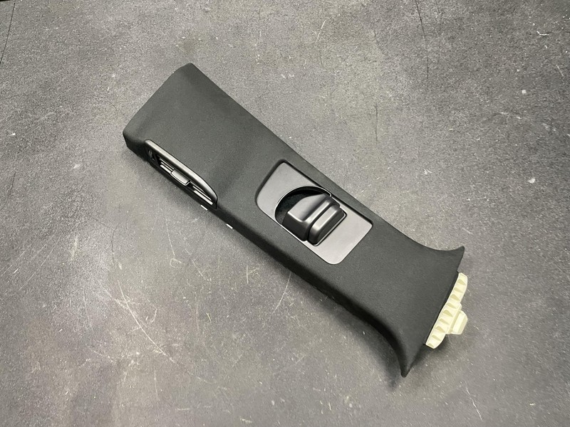 Center Right B Pillar Upper Trim Panel 2018 Mercedes GLS 550 1668681600 17 19