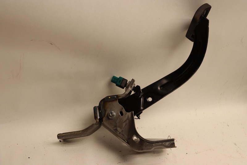 2017-2022 KIA SPORTAGE PARK PARKING BRAKE PEDAL W/ SENSOR & BRACKET OEM
