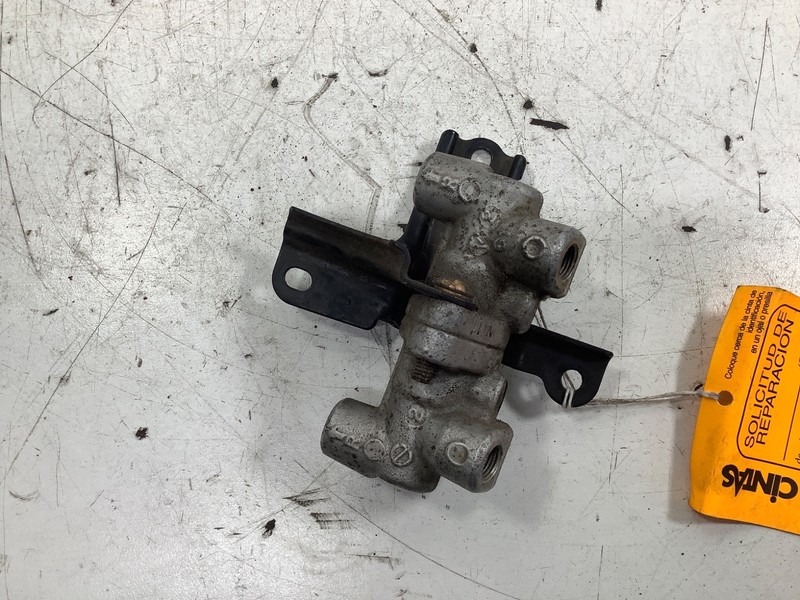 92-95 Honda Civic 1.5L Proportioning valve OEM