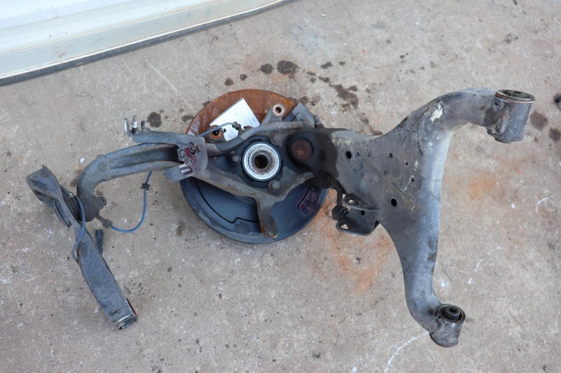 2011-2013 INFINITI QX56 4X4 FRONT RIGHT SPINDLE KNUCKLE HUB W/ CONTROL ARMS OEM