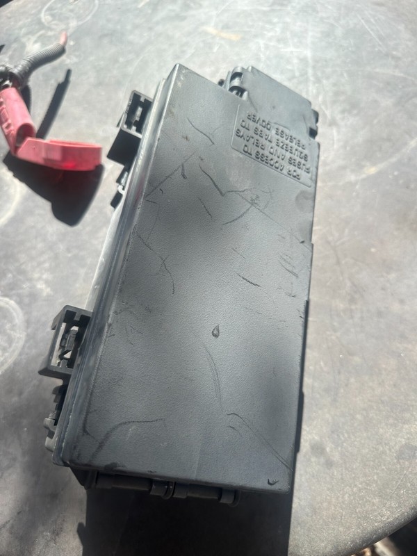 09-10 JEEP GRAND CHEROKEE & COMMANDER OEM ENGINE FUSEBOX TIPM CONTROL MODULE