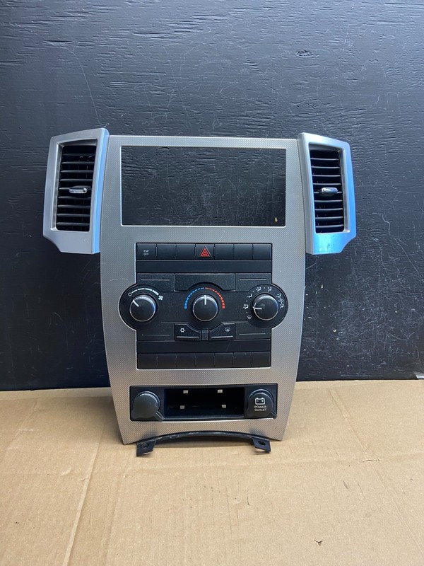 2008 to 2010 Jeep Grand Cherokee Center A/C Heater Climate Control OEM ad2085 DG