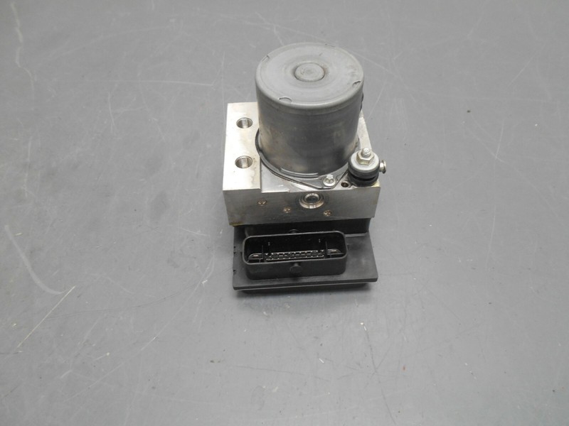 2014 11 12 13 14 Audi R8 V10 ABS Brake Pump Module #01602 i1