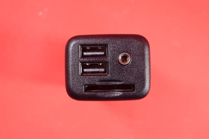 2016-24 Camaro/GM Genuine Parts Jet Black Audio Player Receptacle OEM 84789791