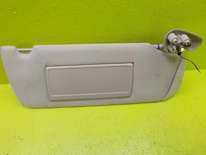 02-03 Chevrolet Avalanche 1500 Right Sun Visor W/ Mirror Lamp OEM 15172575