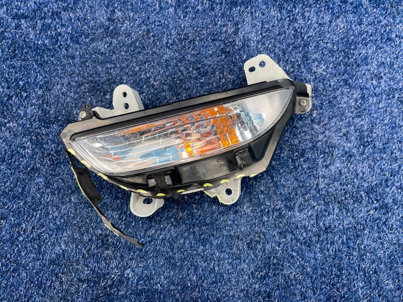 2017-2020 FIAT 124 SPIDER FRONT RIGHT PASSENGER TURN SIGNAL LIGHT OEM DAMAGED