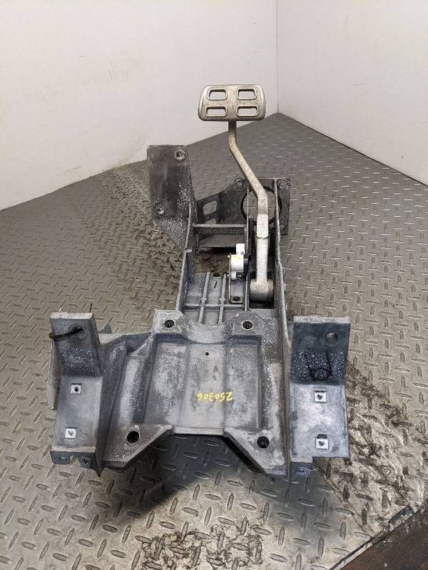 05-13 Corvette C6 AUTO Brake Pedal Assembly With Bracket OEM 1184652