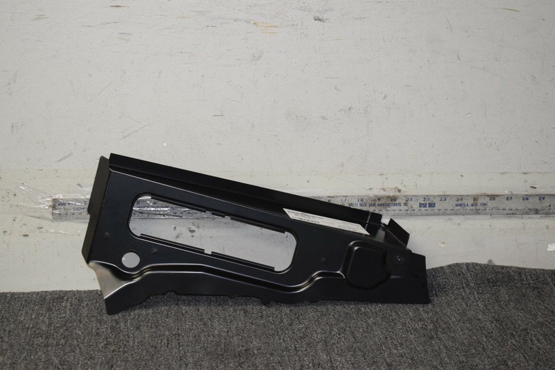 2017-2020 MERCEDES C 63-300 LEFT LOWER PANEL OEM