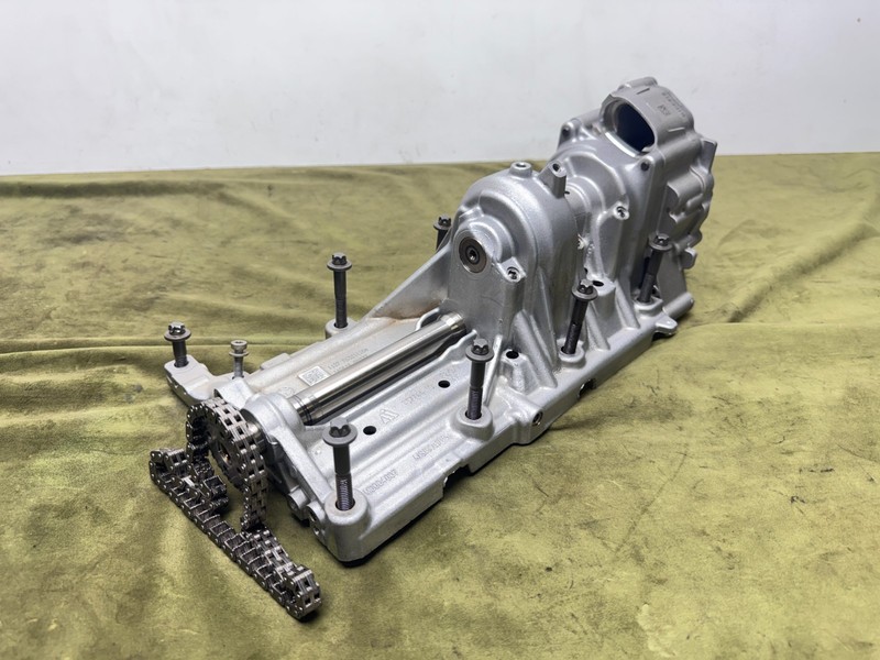 11–19 OEM BMW F30 3 Series 328i SULEV N20 Engine Balance Shaft Oil Pump Assembly