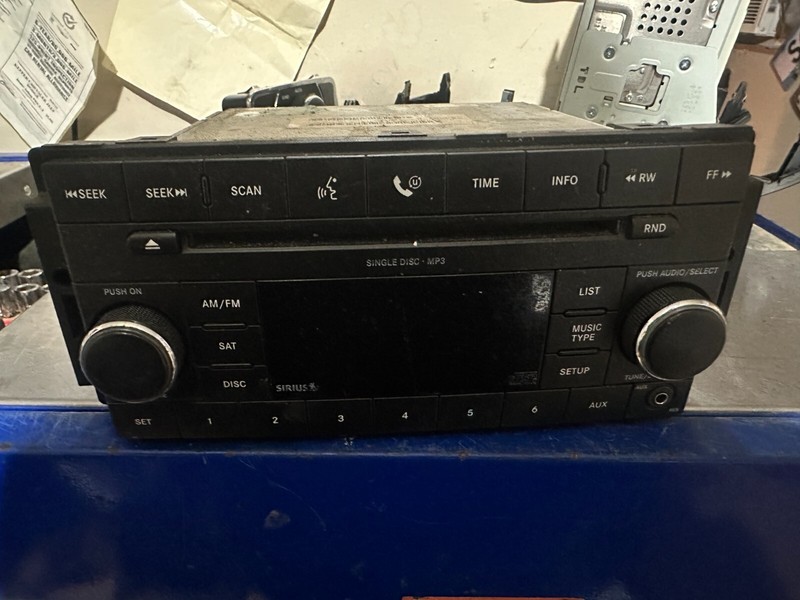 JEEP DODGE CHRYSLER OEM CAR AUDIO Radio STEREO CD PLAYER RECEIVER 05064420AE