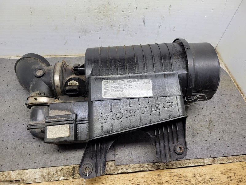 Air Cleaner 4.8L Fits 07-15 EXPRESS 2500 VAN 1656625