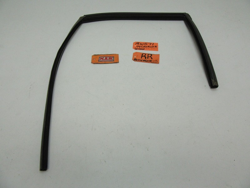 RIGHT REAR BACK DOOR RUBBER GLASS WINDOW SEAL RUN CHANNEL MOLDING CAR R RR