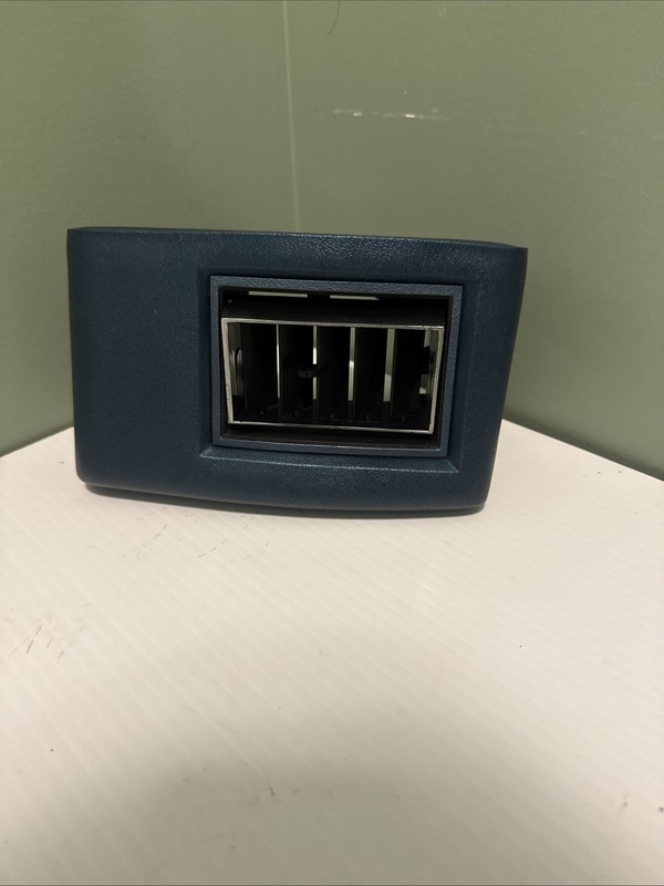 1974 1975 1976 1977Lincoln Continental Town Car PASSENGER DASH VENT BEZEL Blue