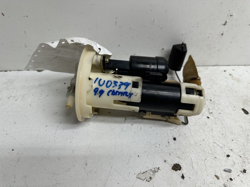 1998-1999 Toyota Avalon Fuel Pump w Sending Unit & Bracket Oem