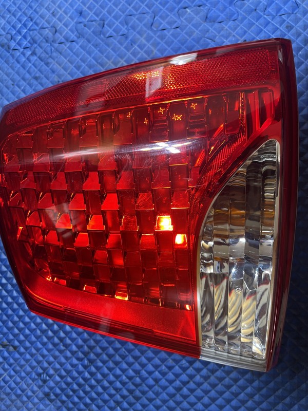 11-13 Kia Sorento Rear Passenger Right Tail Light Assembly Oem Tested