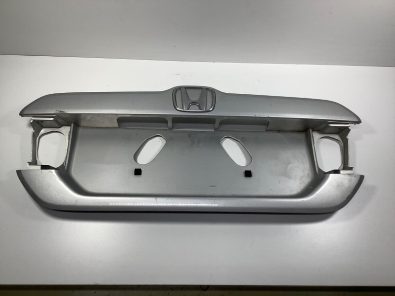 06-08 HONDA Pilot Garnish License Plate Frame Panel Trim 74890-S9V-A10ZF OEM