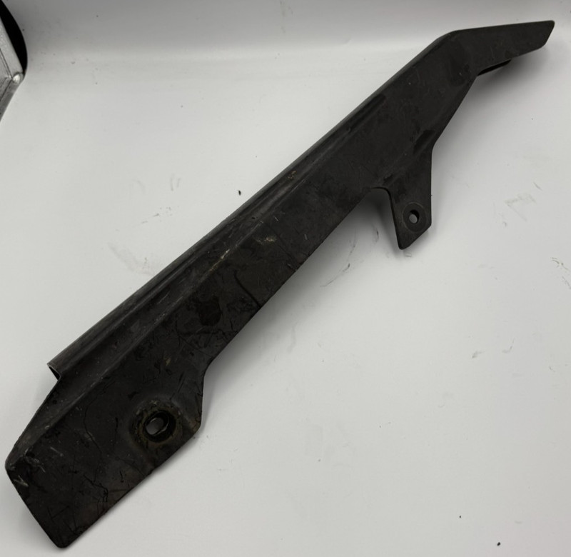 1994 Suzuki GS500E Rear Chain Guard Cover 1993 1992 1995 94 GS500 GS 500 E H2